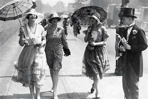 la garconne chanel|1920s Fashion: Coco Chanel & La Garconne Style .